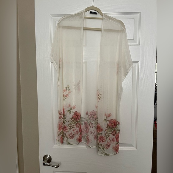 Beautiful White/Sheer Lightweight Kimono - Picture 1 of 4